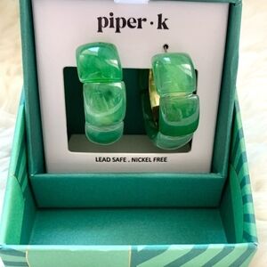 💚🔹️Piper K 🔹️Green Huggie Beautiful  Earrings
